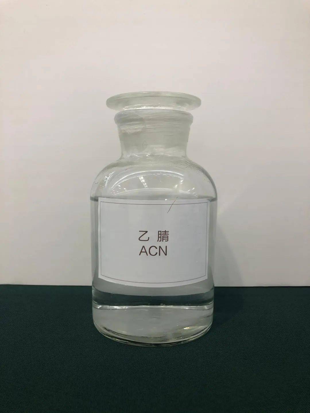 Acetonitrilo (C2N3N): estructura, usos y riesgos